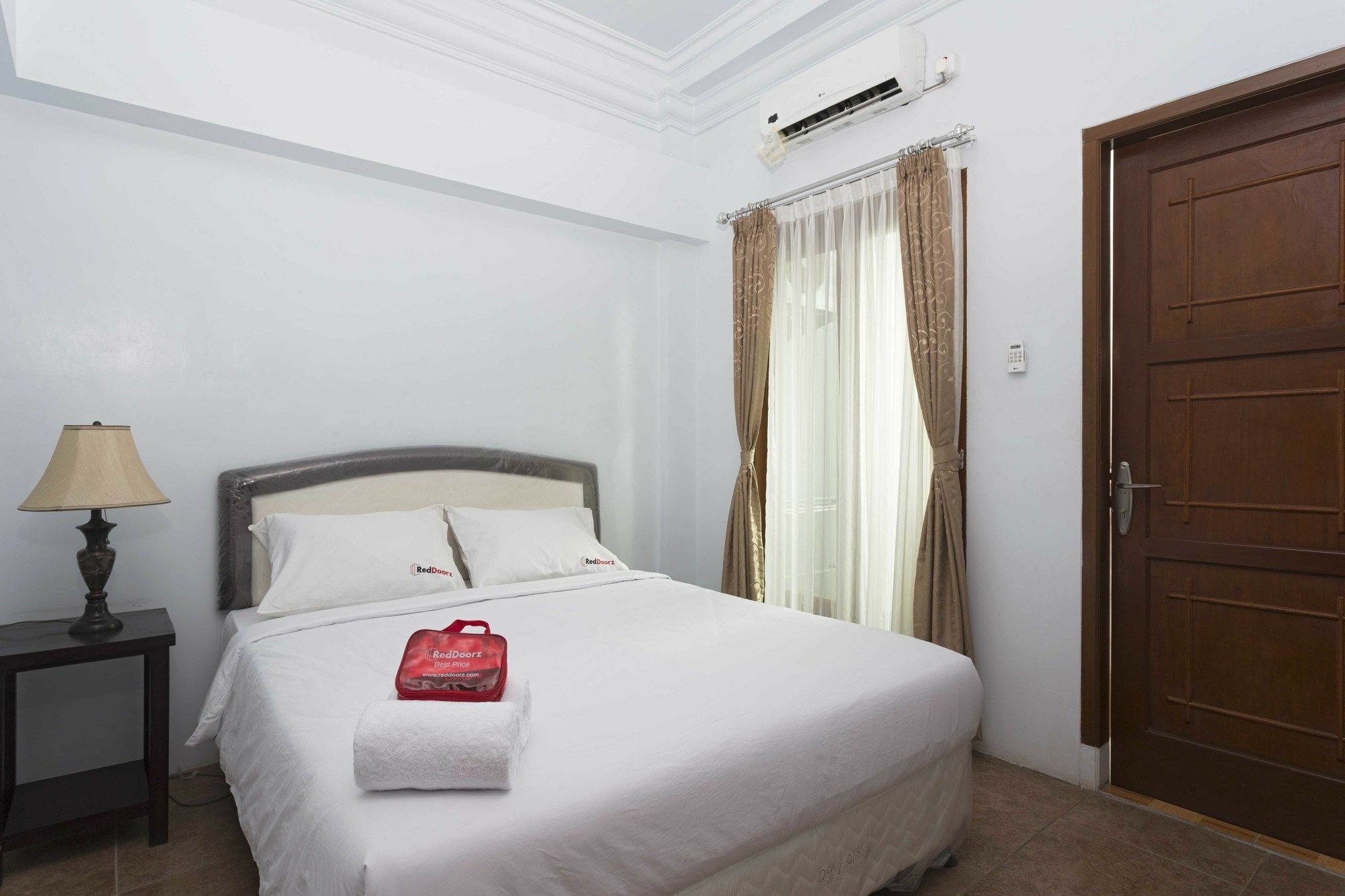 Reddoorz @ Tanah Baru Depok Hotel Eksteriør billede